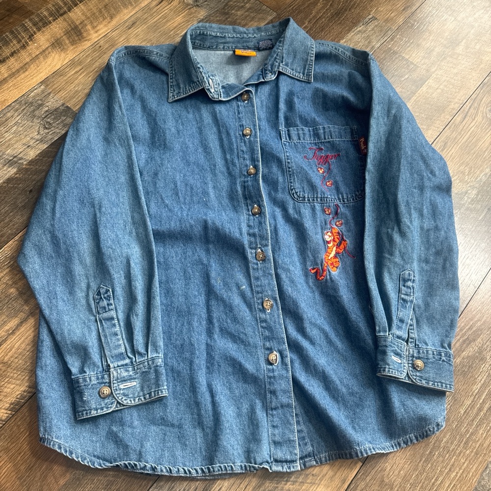 DISNEY STORE | vintage women’s Pooh, bear and Tigger jeans button up size 18 W